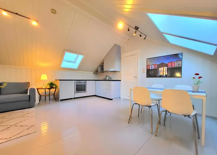 Mercury House, Cathedral View ! Free Parking !