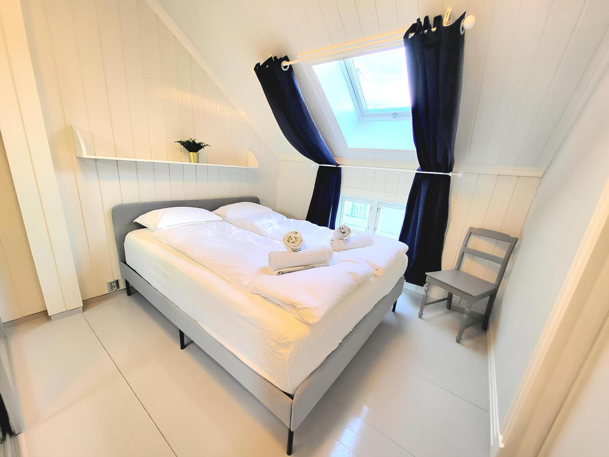 Mercury House, Cathedral View ! Free Parking !